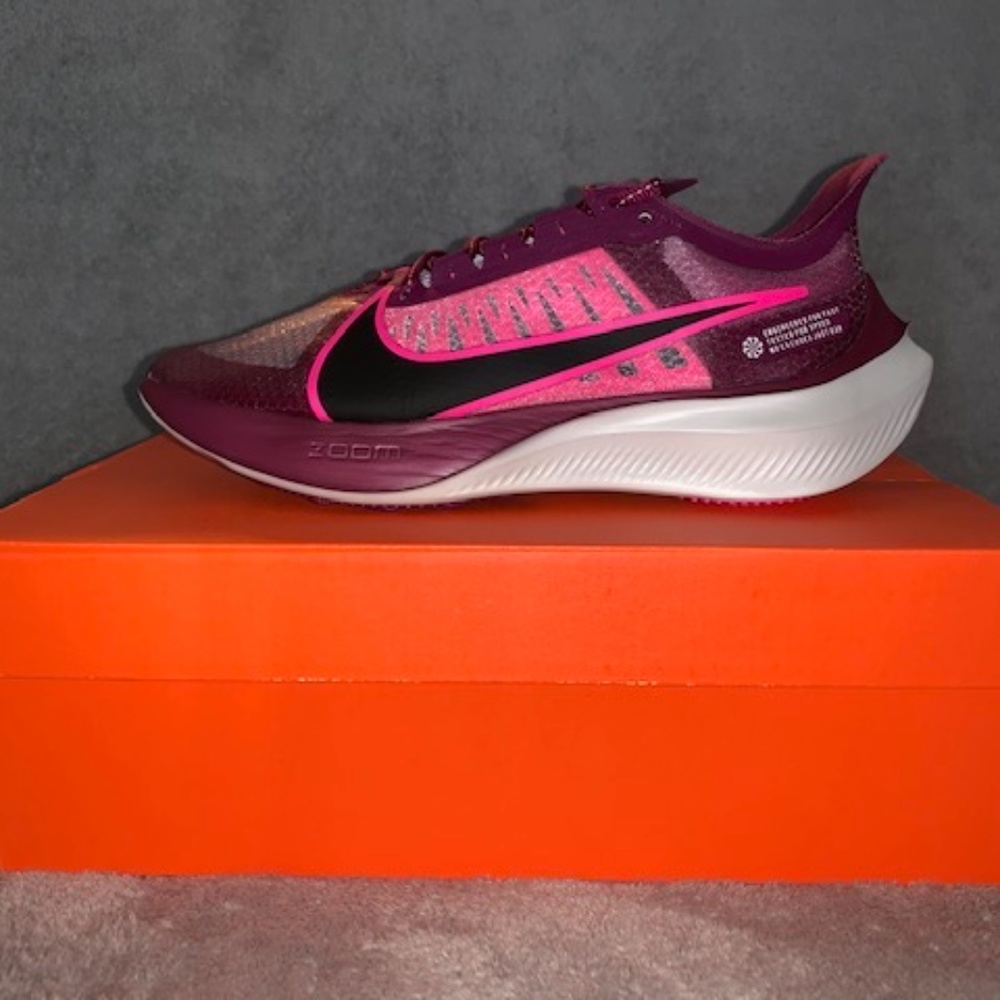 Wmns Nike Zoom Gravity 'True Berry' - Picture 2 of 3